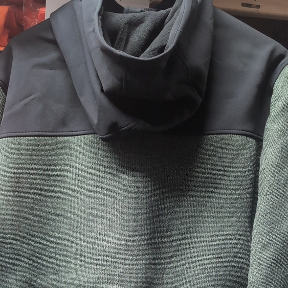 Reebok Two-Tone Black and Green Hoodie Jacket - Picture 6 of 7